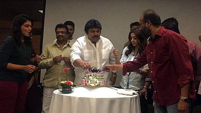 படக் குழுவுடன் பிறந்த நாள் கொண்டாடிய பிரபு