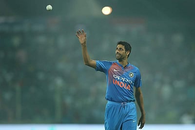 பெங்களூர் ஐபிஎல் அணியின் பயிற்சியாளர்களாக ஆஷிஷ் நெஹ்ரா, கேரி கிறிஸ்டன் நியமனம்!