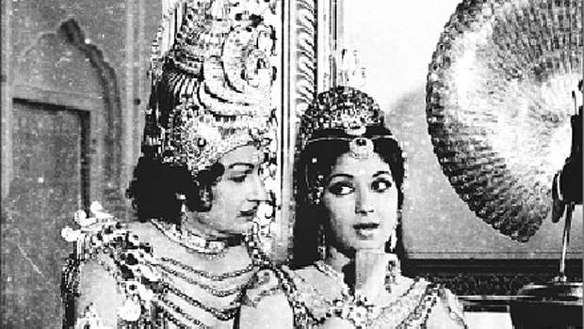 ஆனந்தத் தேன்காற்று தாலாட்டுதே - 36: பாடலாசிரியரான தமிழாசிரியர்!