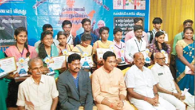 விருது பெற்ற மாணிக்க மாணவர்கள்