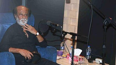 'காலா' டப்பிங்கில் ரஜினி - வைரலாகும் புகைப்படங்கள்!