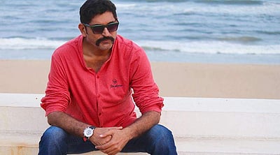 தானா சேர்ந்த கூட்டம்: டப்பிங் குறித்து சுரேஷ் மேனன் அதிருப்தி!