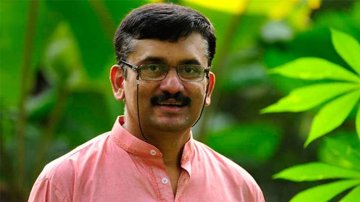 மனோஜ் குரூர் எழுதியுள்ள 'நிலம் பூத்து மலர்ந்த நாள்’நாவல் அறிமுகம்