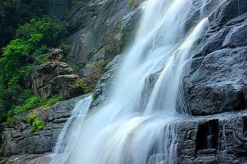 இந்தியாவில் நீங்கள் தவறவிடக்கூடாத 25 நீர்வீழ்ச்சிகள்!