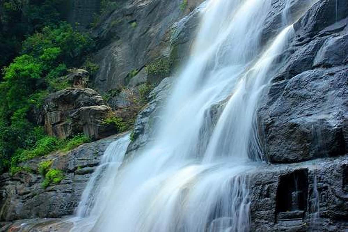இந்தியாவில் நீங்கள் தவறவிடக்கூடாத 25 நீர்வீழ்ச்சிகள்!