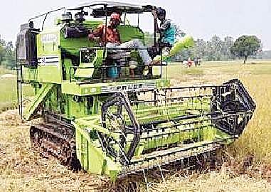 நெல் அறுவடை இயந்திரம் கிடைக்காததால் விவசாயிகள் அவதி