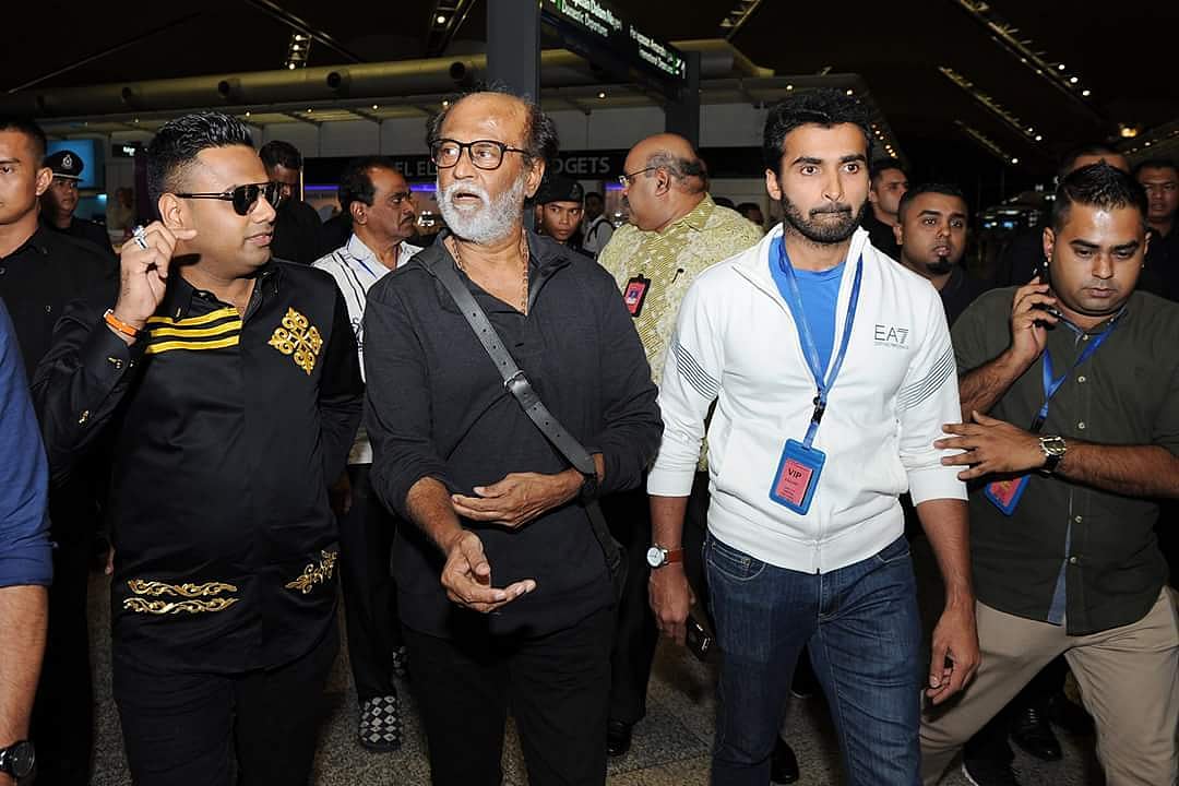 நட்சத்திரக் கலைவிழாவுக்காக மலேசியா சென்ற ரஜினி! (படங்கள் & விடியோ)