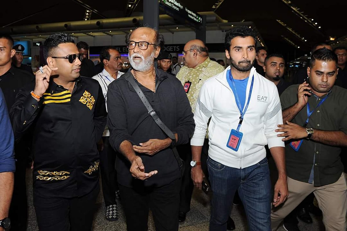 நட்சத்திரக் கலைவிழாவுக்காக மலேசியா சென்ற ரஜினி! (படங்கள் & விடியோ)