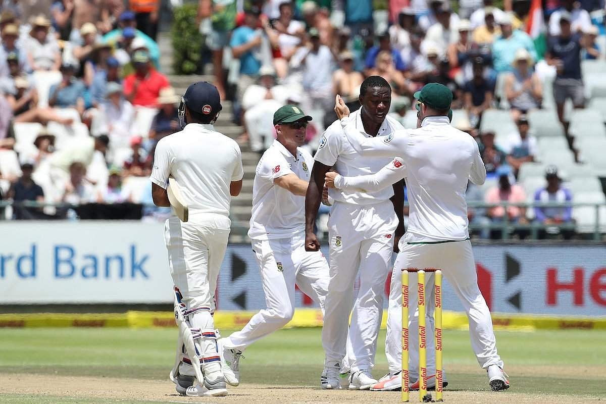 புஜாரா துல்லியமான தடுப்பாட்டம்: தெ.ஆ. பந்துவீச்சை சிரமத்துடன் எதிர்கொள்ளும் இந்திய அணி!