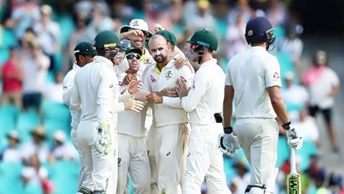 ஆஷஸ் கடைசி டெஸ்ட்: இன்னிங்ஸ் வெற்றியை நோக்கி ஆஸி.