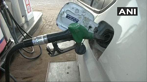 பெட்ரோல்-டீசல் விலை தொடர்ந்து 13ஆவது நாளாக குறைப்பு
