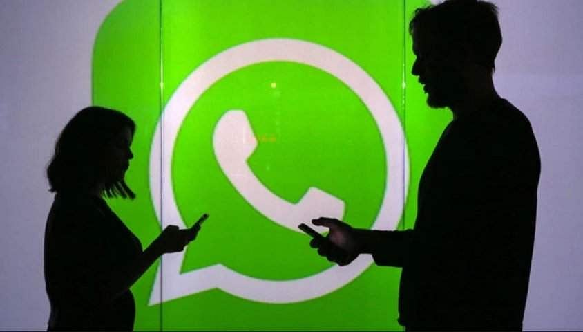 தோழியுடனான வாட்ஸ் அப் உரையாடலைக் கண்டித்த மனைவி: கணவனும் தோழியும்  தற்கொலை செய்த பரிதாபம் 