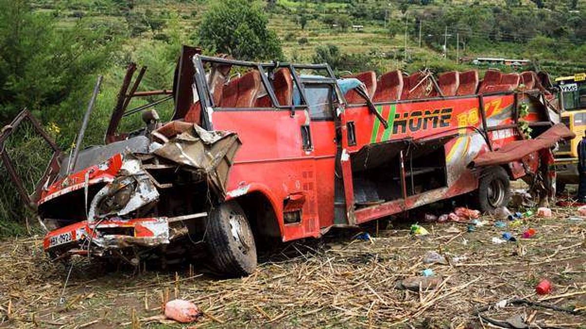 கென்யாவில் பேருந்து கவிழ்ந்து விபத்து: 50 பேர் பலி