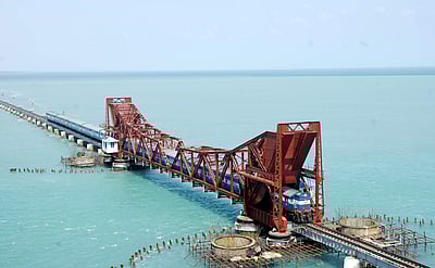 ரூ.250 கோடி மதிப்பீட்டில் புதிய பாம்பன் ரயில் பாலம்! முழு வீச்சில் கட்டுமானப் பணிகள்