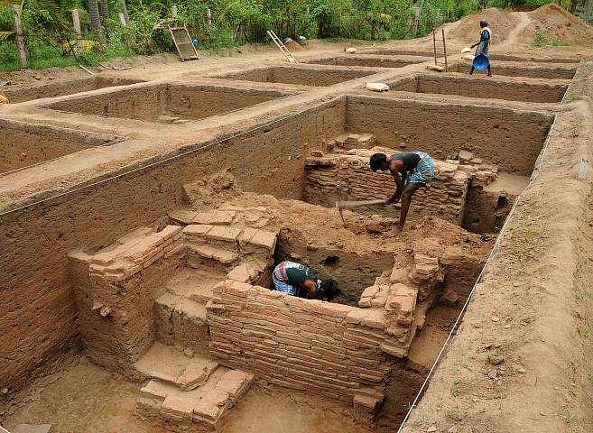 கீழடி 4 ஆம் கட்ட அகழ்வாராய்ச்சியில் தங்க ஆபரணங்கள் கண்டிபிடிப்பு!