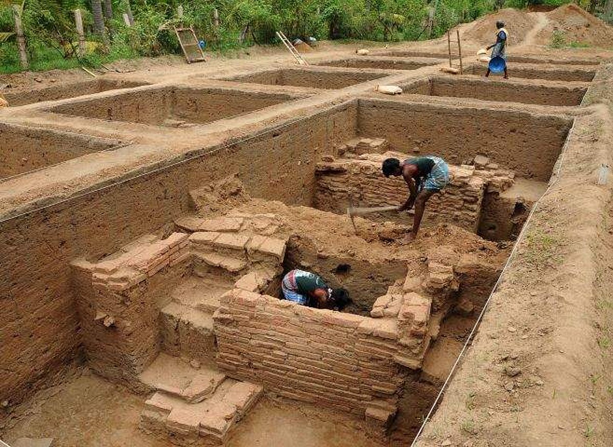 கீழடி 4 ஆம் கட்ட அகழ்வாராய்ச்சியில் தங்க ஆபரணங்கள் கண்டிபிடிப்பு!