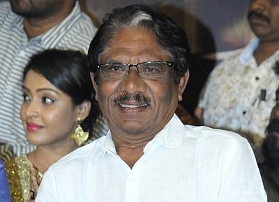 வைரமுத்து மீதான பாலியல் புகார் குறித்த கேள்விக்கு நிருபர்களிடம் சீறிய பாரதிராஜா!