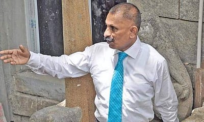 சிலை கடத்தலில் எங்களுக்கு தொடர்பா?: தமிழக அமைச்சர்கள் இருவர் மறுப்பு 