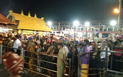 சபரிமலைக்கு செல்ல கணவருடன் வந்த பெண் பக்தரால் பரபரப்பு 