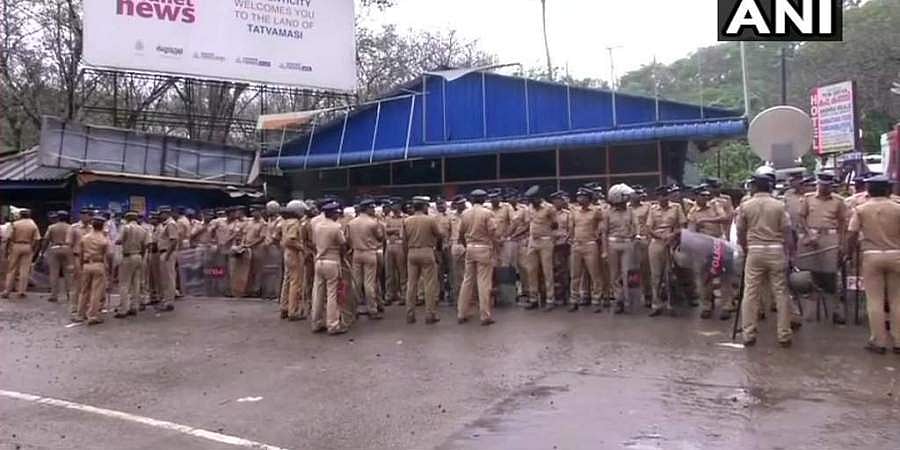 சபரிமலைக்கு மேலும் சில பெண்கள் வருவதாக தகவல்: ஏராளமான போலீஸார் குவிப்பு