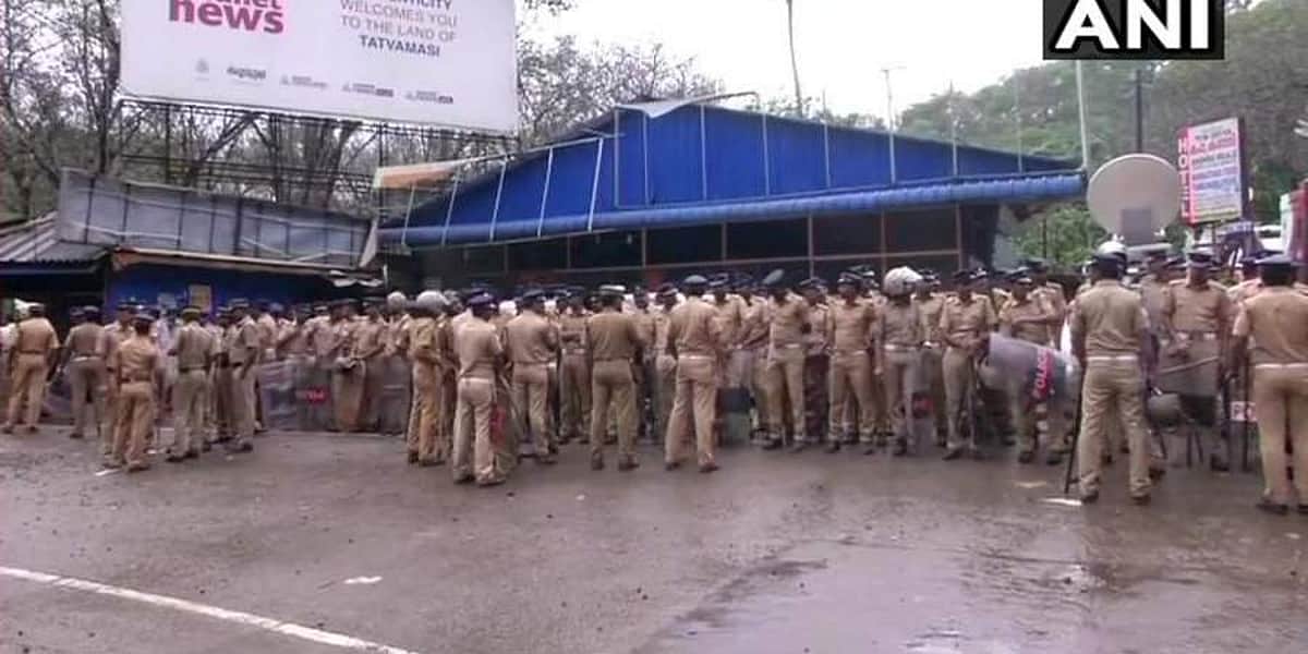 சபரிமலைக்கு மேலும் சில பெண்கள் வருவதாக தகவல்: ஏராளமான போலீஸார் குவிப்பு