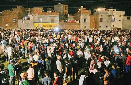 அமிருதசரஸ் ரயில் விபத்து: 33 பேரின் உடல்கள் அடையாளம் காணப்பட்டது