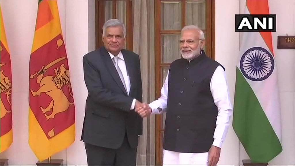 இலங்கை பிரதமர் ரணில் விக்ரமசிங்கேவுடன் பிரதமர் மோடி சந்திப்பு