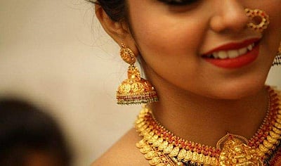 உங்கள் தங்கம், வெள்ளி, முத்து நகைகளை புத்தம் புதியதாக வைத்திருக்க இதோ சில டிப்ஸ்!