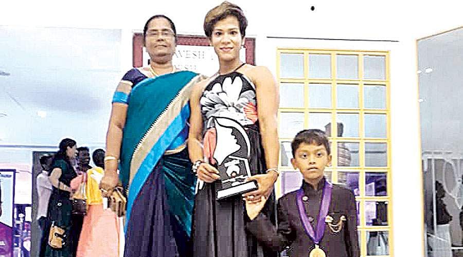 பாடி பில்டிங்கில் இந்திய அழகி ரூபி!