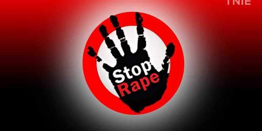 உ.பியில் கொடூரம்! தாயின் முன்னே பாலியல் வன்கொடுமைக்கு ஆளான சிறுமி