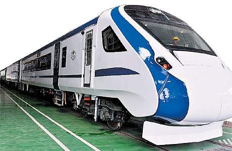 மணிக்கு 160 கி.மீ. வேகத்தில் செல்லும் அதிவிரைவு ரயில்-18 தயார்: வரும் 29-இல் ரயில்வே வாரியத்திடம் ஒப்படைப்பு