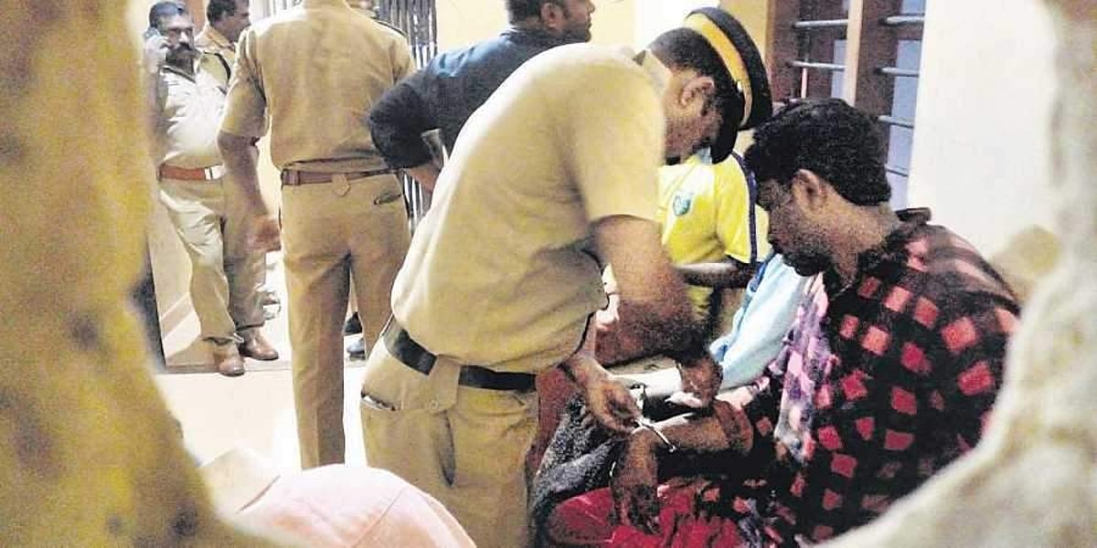 சபரிமலை ஐயப்பன் கோயிலில் போராட்டம்: 440 வழக்குகள்; 1,400 பேர் கைது