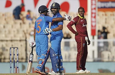 இந்தியா இமாலய வெற்றி: ஒருநாள் தொடரில் முன்னிலை