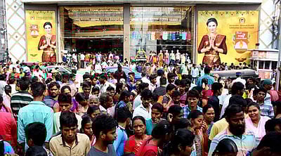 களைகட்டிய தீபாவளி ஷாப்பிங் கூட்டம்