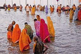புனித கங்கையில் முழுகும் போதும் பாலியல் வன்முறையா? இந்த தேசம் எங்கே சென்று கொண்டிருக்கிறது?!