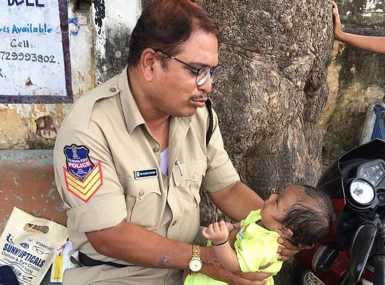 தெலங்கானா: பாதுகாப்புப் பணியோடு மனிதநேயத்தையும் வென்ற காவலர்