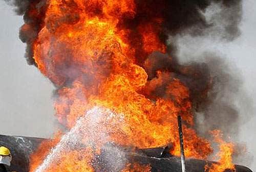 கரோல் பாக் ஆலையில் தீ: அவசர கால வழியில் பருமனான நபர் சிக்கியதால் 4 பேர் பலி