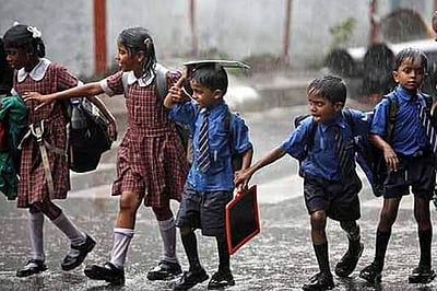 தொடர் மழை: இன்று எங்கெல்லாம் பள்ளி, கல்லூரிகளுக்கு விடுமுறை.?!