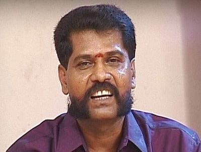 தமிழக ஆளுநரை  பணி செய்ய விடாமல் தடுத்த வழக்கில் நக்கீரன் கோபால் விடுதலை  