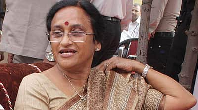 உத்தரபிரதேச மாநில பெண் அமைச்சருக்கு எதிராக ஜாமீனில் வெளிவர முடியாத பிடியாணை  