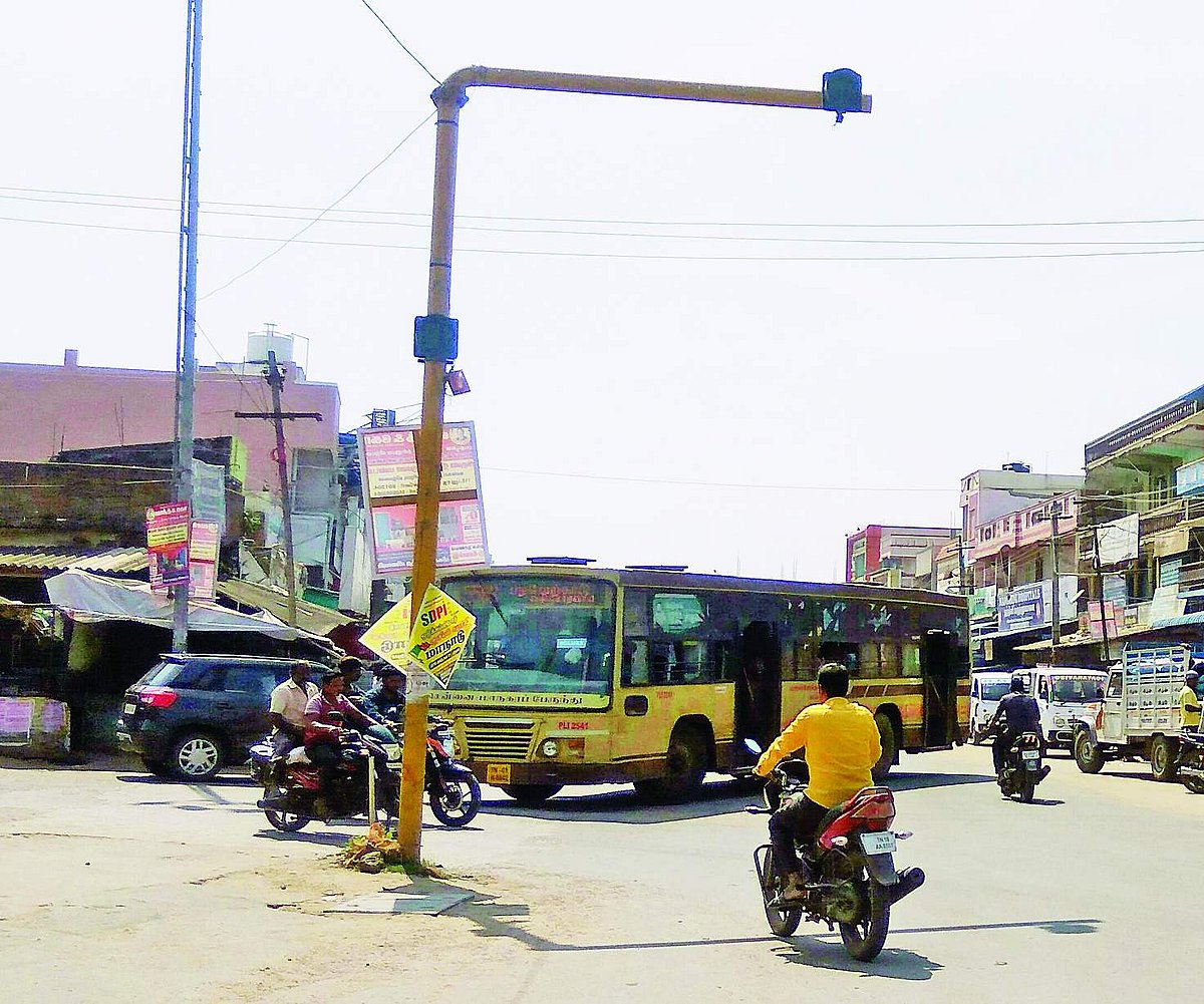 6 ஆண்டுகளாக பயன்பாட்டுக்கு வராத சிக்னல் விளக்குகள்..!