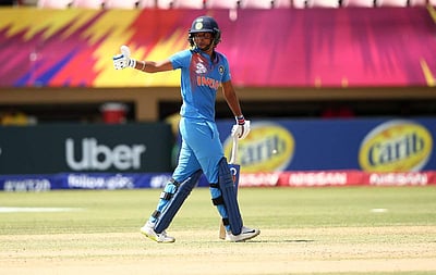 டி20 உலகக் கோப்பைப் போட்டியில் சதமடித்து அசத்திய கெளர்: சாதனை விவரங்கள்!