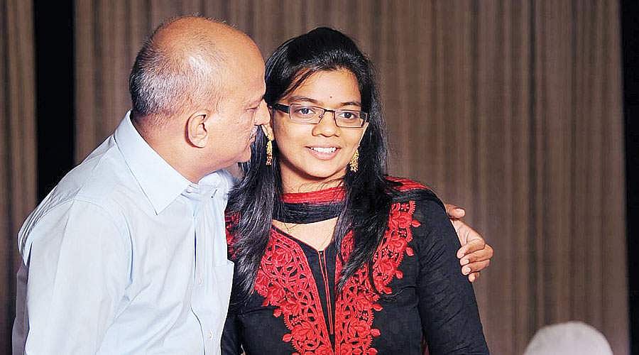 வாரிசுகளுக்கு சல்யூட் அடிக்கும் அப்பாக்கள்!