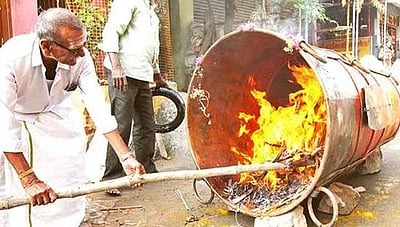 திருச்சி மலைக்கோட்டை மலை உச்சியில் கொப்பரை அமைக்கும் பணி தொடக்கம்