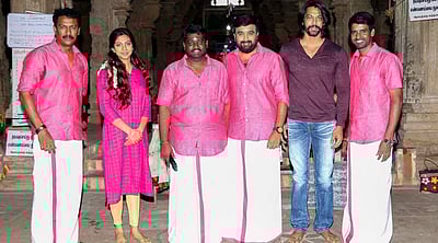 கொம்பு வச்ச சிங்கம்டா பூஜை ஸ்டில்ஸ்