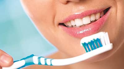 ஒரு நாளில் எத்தனை முறை பல் துலக்க வேண்டும்?