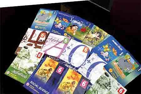 பாடப் புத்தகங்கள் வழங்குவதில் காலதாமதம்: சிறுபான்மை மொழி மாணவர்களுக்கு பாதிப்பு