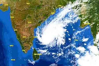 சென்னை அருகே நாளை
கரையைக் கடக்கிறது புயல் சின்னம்: 4 மாவட்டங்களுக்கு இன்று ‘சிவப்பு’ எச்சரிக்கை