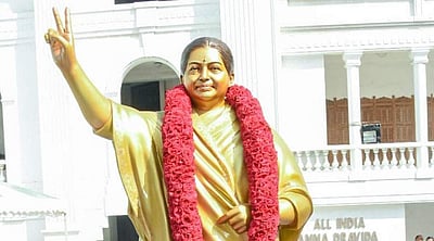  ஜெயலலிதாவின் புதிய சிலை திறப்பு