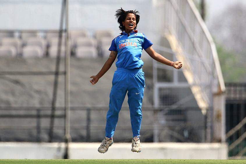 ஒரு வருடத்தில் அதிக டி20 விக்கெட்டுகள்: பூம்ராவின் சாதனையைத் தாண்டிய இந்திய வீராங்கனை